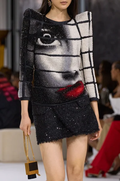 Look 50